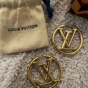 LV LOGO EARRINGS AUTHENTIC EXC COND